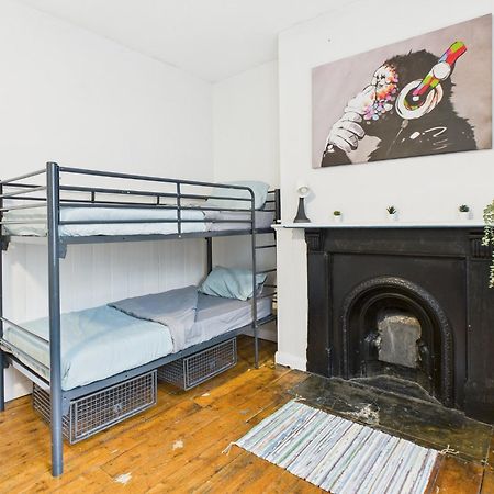 Bunkhouse Hostel Кардиф Екстериор снимка