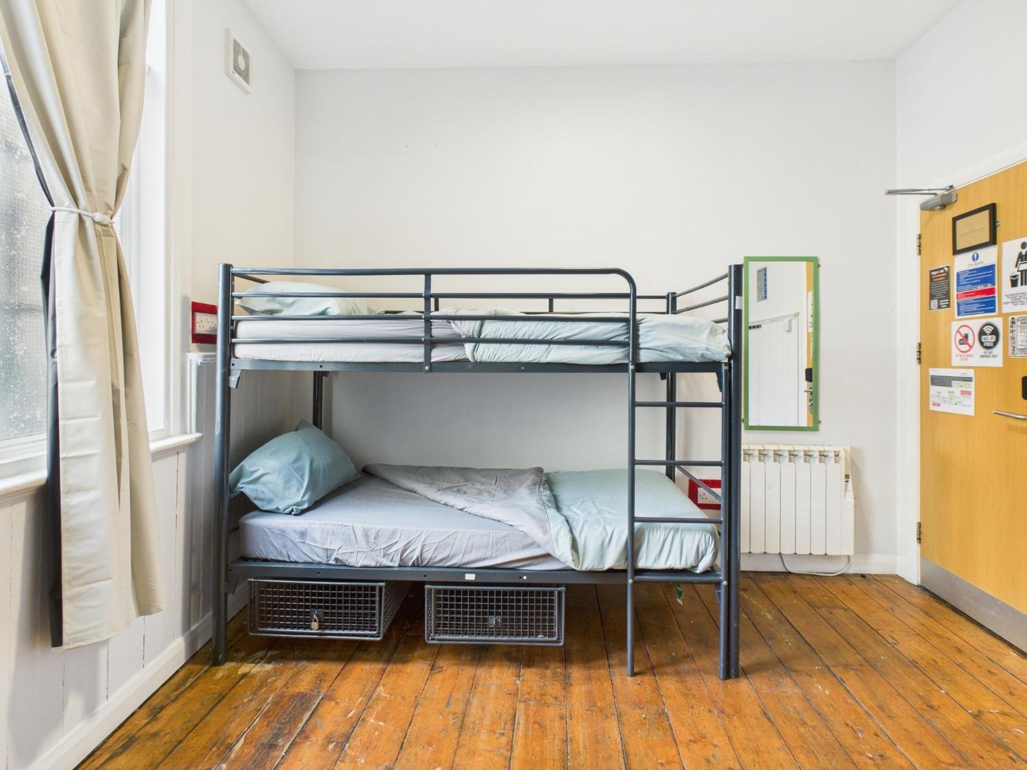 Bunkhouse Hostel Кардиф Екстериор снимка